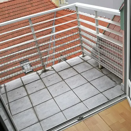 To * ヘーヴィーズ